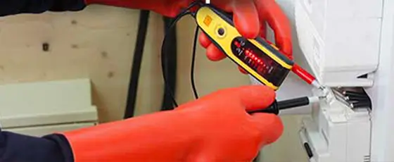 Gants isolants électriques