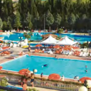 La piscine &&nbsp;vestiaires